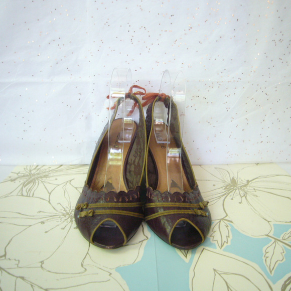 Kenzie Brown Perforated Leather Peep Toe - 8.5 EUC - Picture 4 of 8